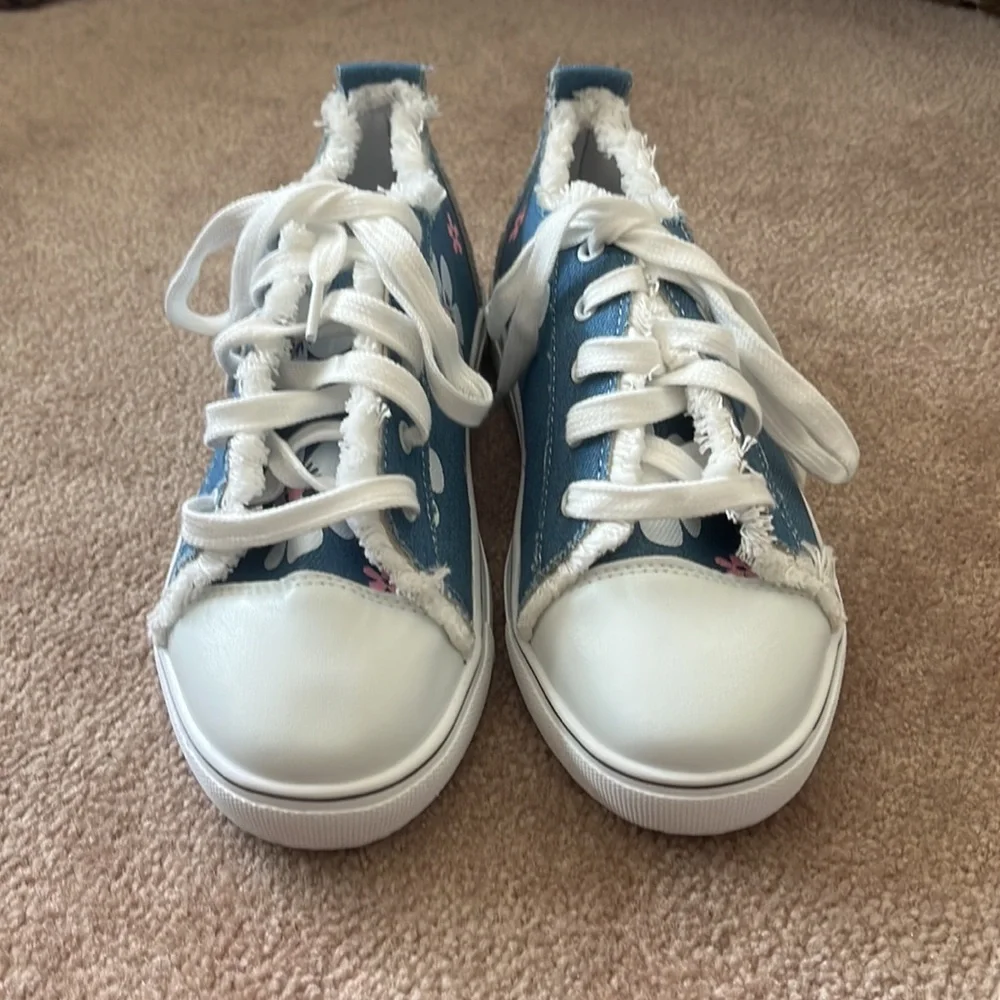 Faux Converse Womens Denim Flower Patch Sneakers - Picture 2 of 8